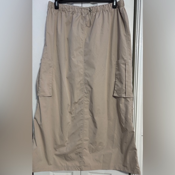 SHEIN ICON Gorpcore Pocket Side Drawstring Waist Parachute Skirt - Picture 4 of 10